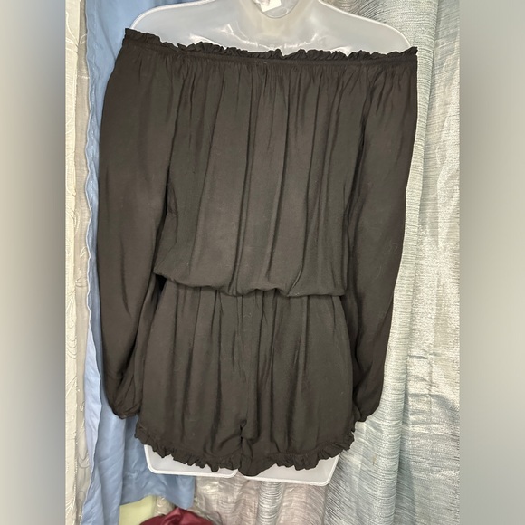 Brandy Melville Gabriella Long Sleeve Ruffle Romper One Size Fits Most - Picture 4 of 10